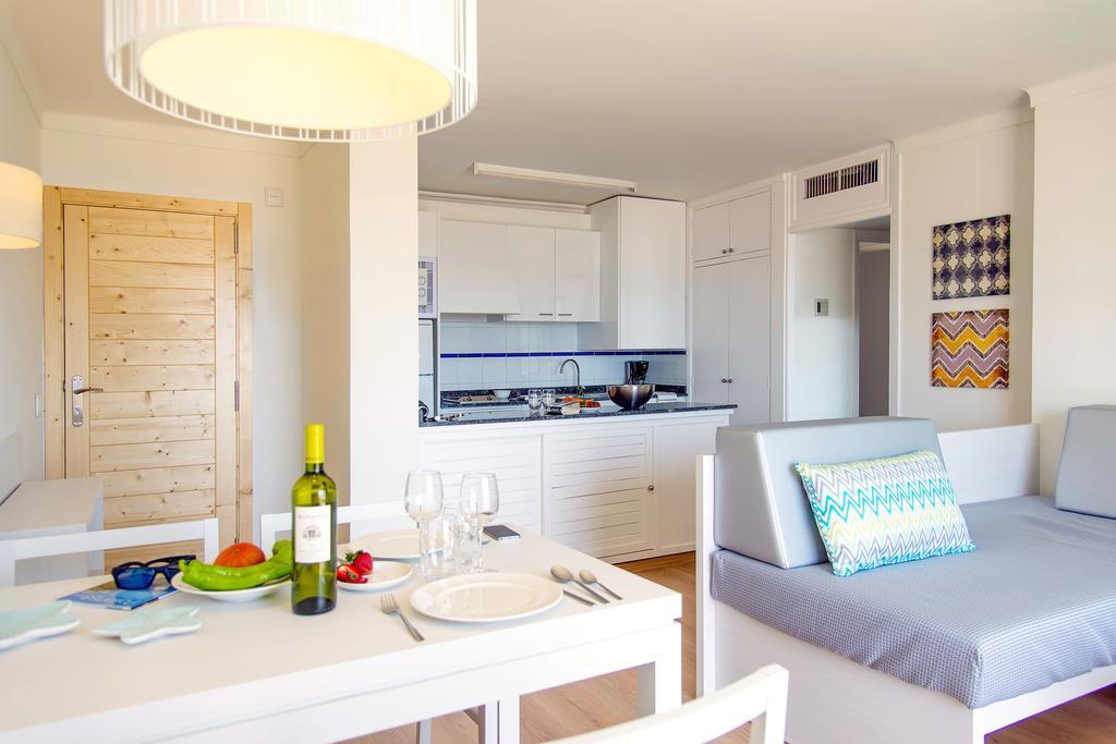 Cabot Sivella Apartments Port de Pollença Oda fotoğraf